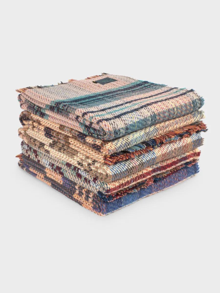Random recycled wool blanket