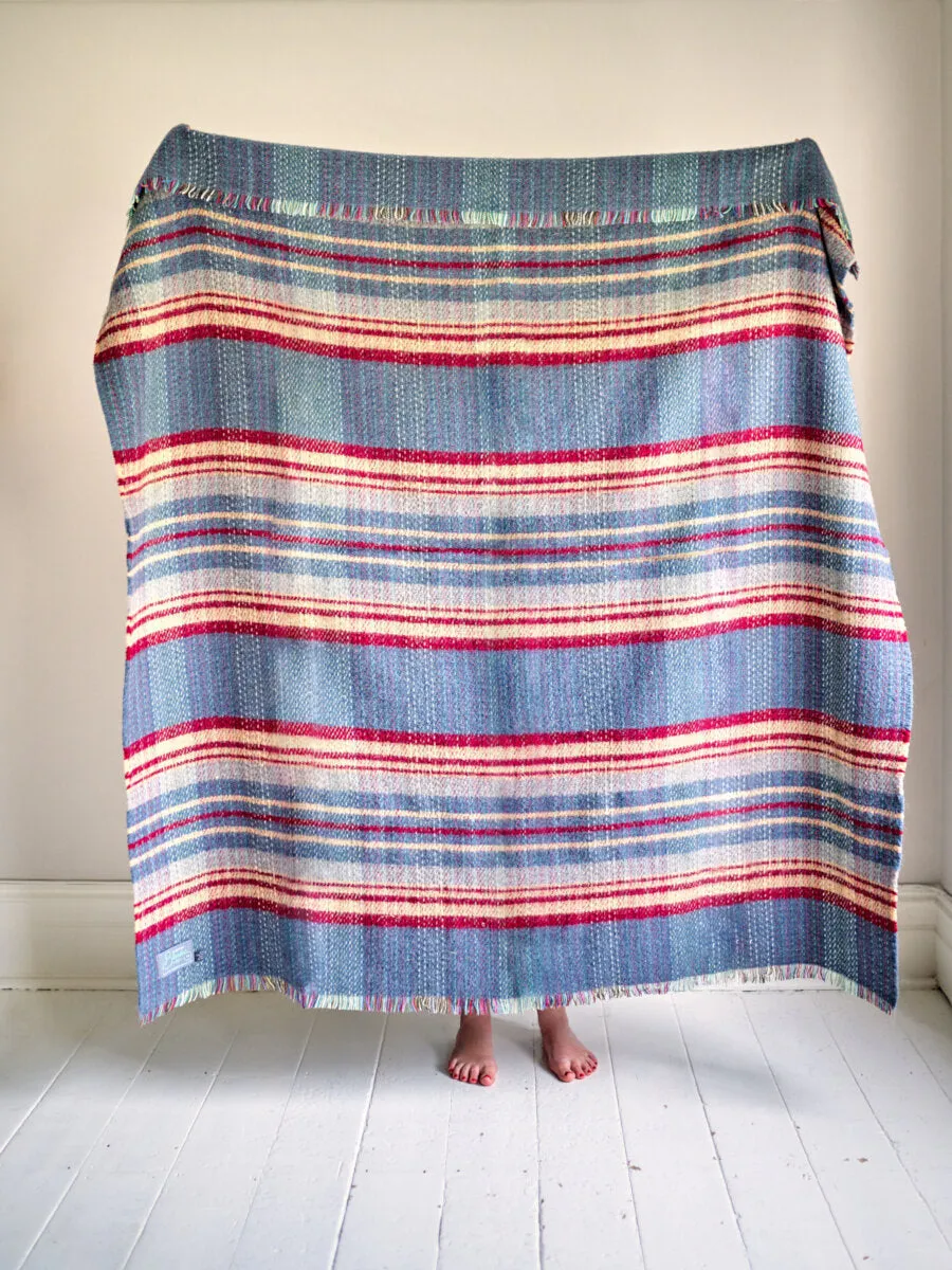 Random recycled wool blanket