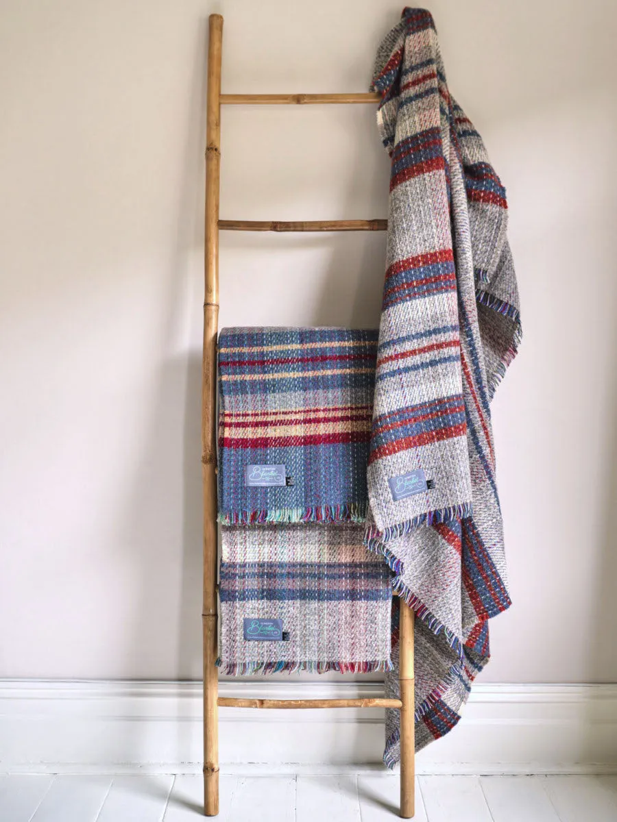 Random recycled wool blanket